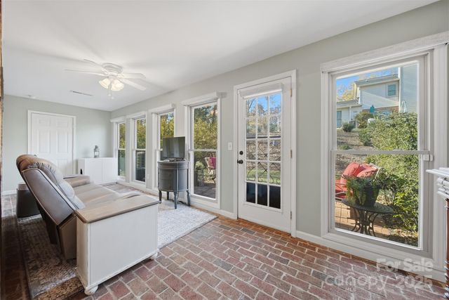 885 21st Avenue NE, Hickory, NC 28601