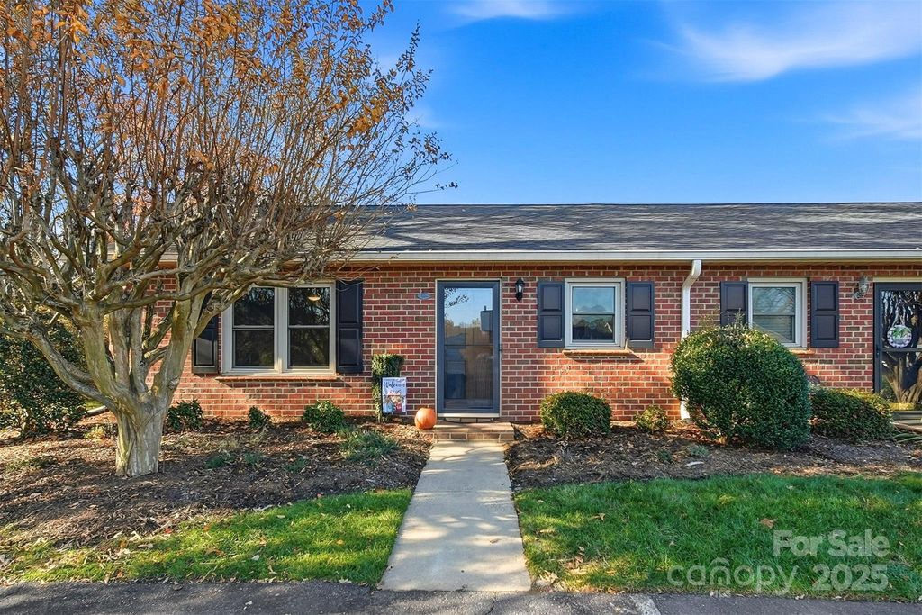 885 21st Avenue NE, Hickory, NC 28601