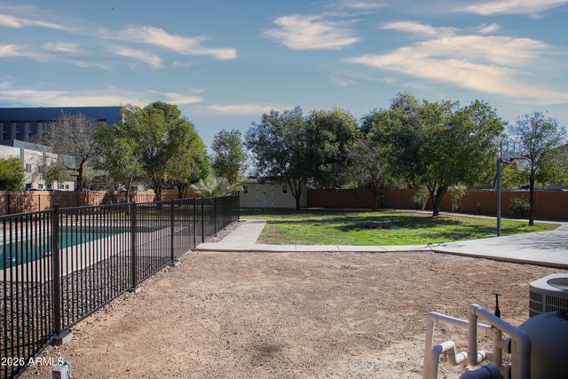 2421 N 92ND Glen, Phoenix, AZ 85037