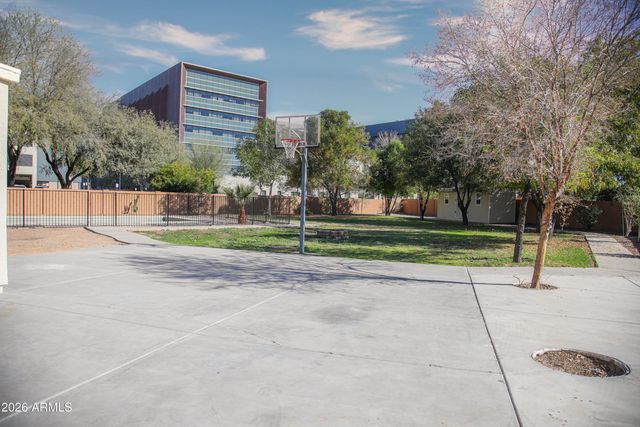 2421 N 92ND Glen, Phoenix, AZ 85037