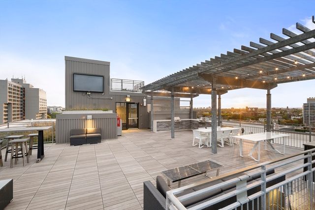 9 Medford St 210, Somerville, MA 02143