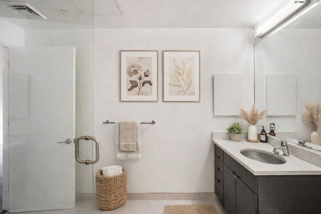 9 Medford St 210, Somerville, MA 02143