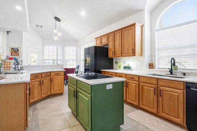 6908 Winthorp Drive, Arlington, TX 76001