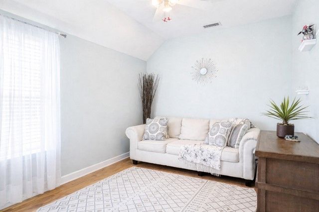 6908 Winthorp Drive, Arlington, TX 76001