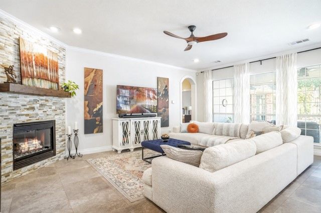 6908 Winthorp Drive, Arlington, TX 76001