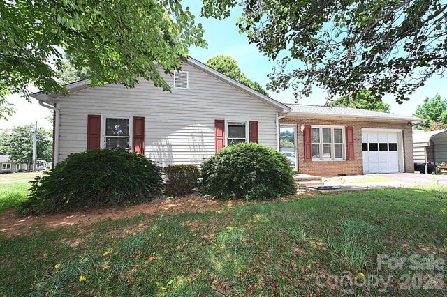 4445 Sulphur Springs Road NE, Hickory, NC 28601