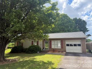 4445 Sulphur Springs Road NE, Hickory, NC 28601