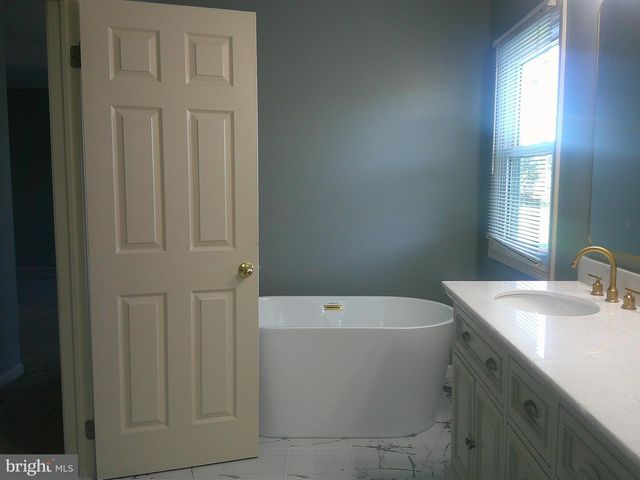 27 KANON CT, Newtown, PA 18940