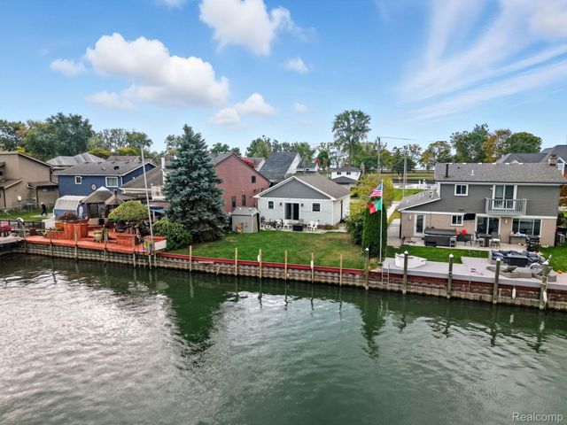 37752 Huron Pointe Drive, Harrison Charter Township, MI 48045