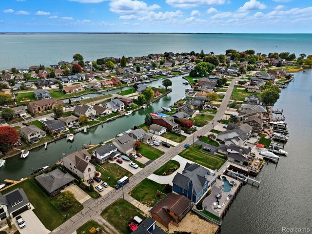 37752 Huron Pointe Drive, Harrison Charter Township, MI 48045