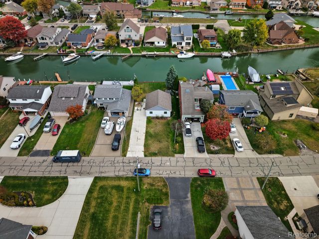37752 Huron Pointe Drive, Harrison Charter Township, MI 48045