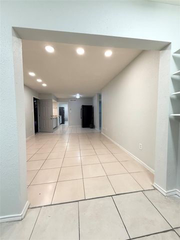 8405 Wilcrest Drive 2211, Houston, TX 77072