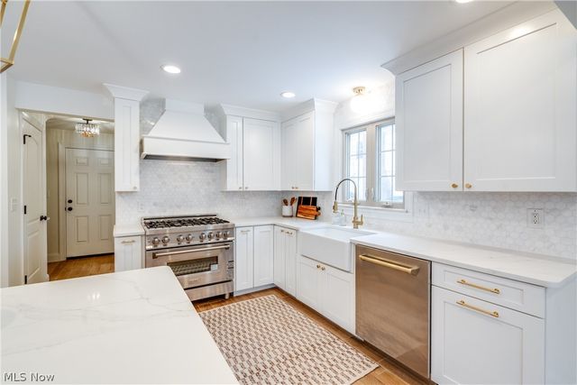 30009 Ednil Drive, Bay Village, OH 44140