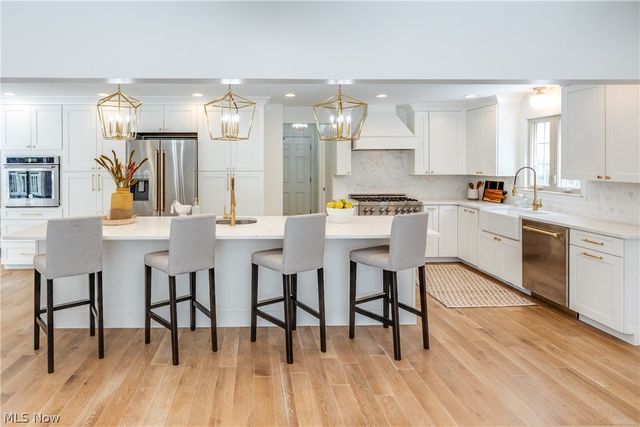 30009 Ednil Drive, Bay Village, OH 44140