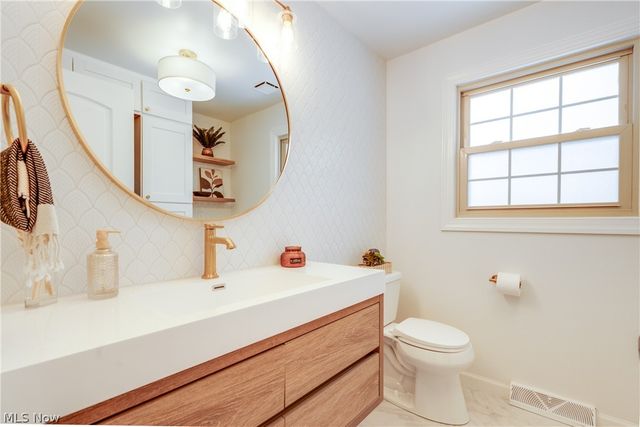 30009 Ednil Drive, Bay Village, OH 44140