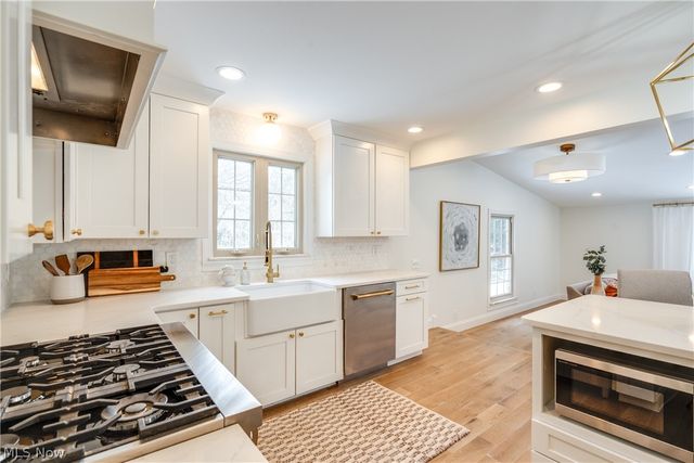 30009 Ednil Drive, Bay Village, OH 44140