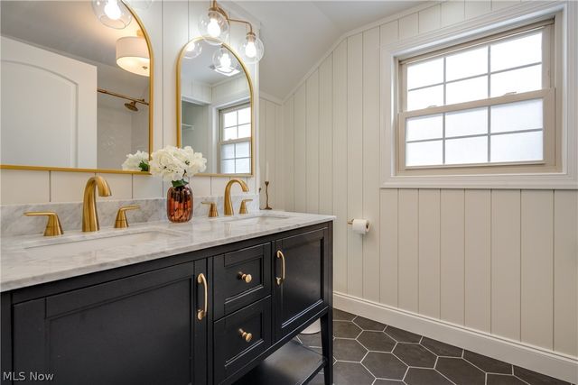 30009 Ednil Drive, Bay Village, OH 44140
