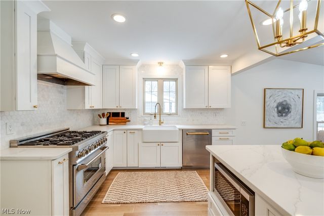 30009 Ednil Drive, Bay Village, OH 44140