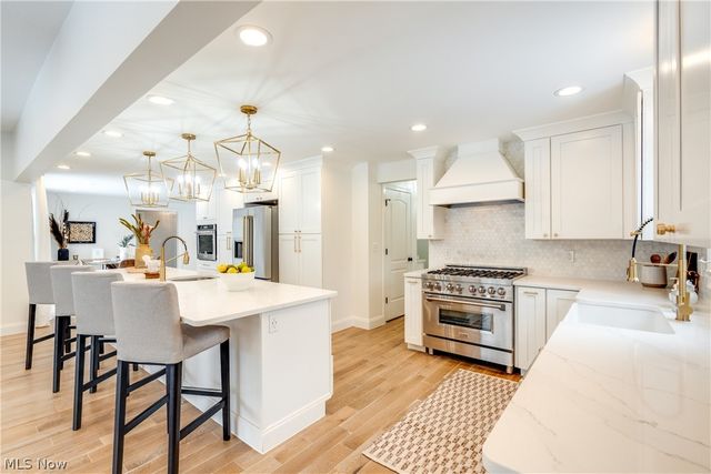 30009 Ednil Drive, Bay Village, OH 44140
