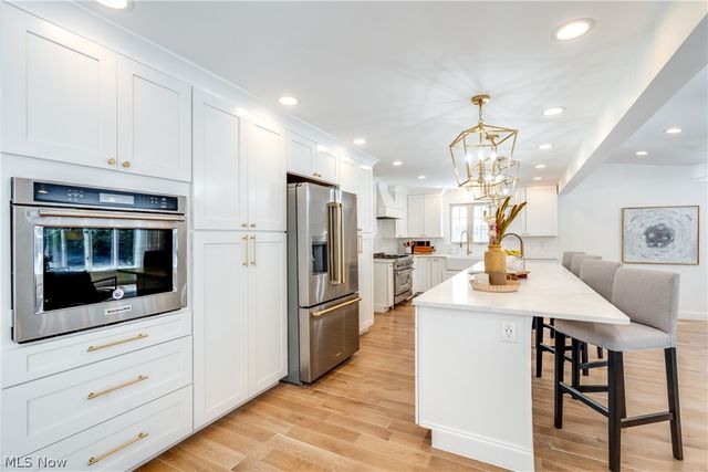30009 Ednil Drive, Bay Village, OH 44140