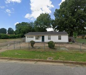 386 MCFARLAND DR, Memphis, TN 38109