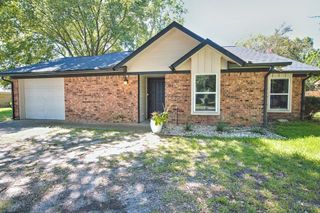 718 Southoak Drive, Athens, TX 75751
