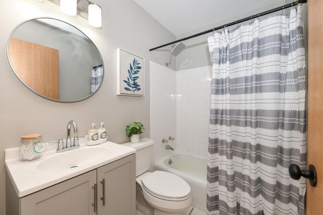 2207 Hamilton AVENUE, Racine, WI 53403