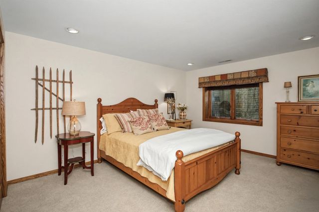 4231 Stone Brooke Road, Ames, IA 50010