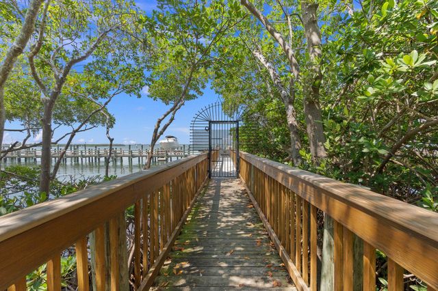602 Mariner Bay Boulevard, Fort Pierce, FL 34949