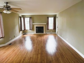 4427 Edinburg Lane 4427, Hanover Park, IL 60133