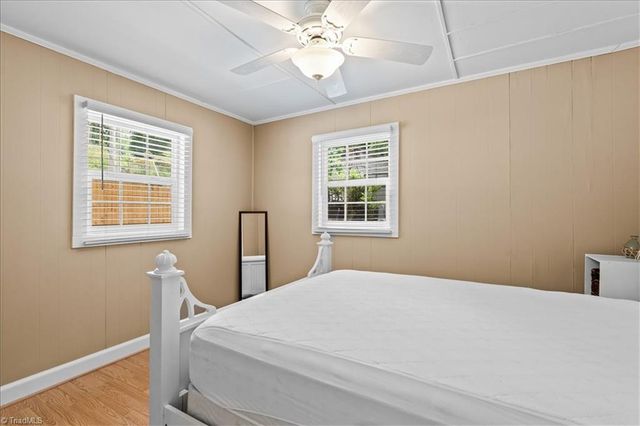 718 Lake Drive 9, Lexington, NC 27292