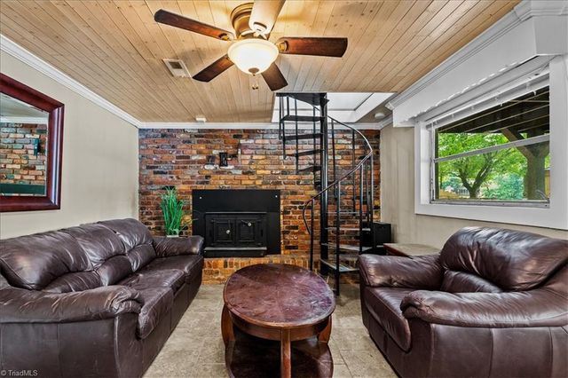 718 Lake Drive 9, Lexington, NC 27292