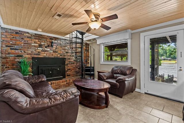 718 Lake Drive 9, Lexington, NC 27292