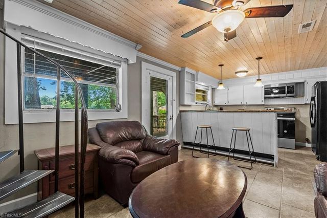 718 Lake Drive 9, Lexington, NC 27292