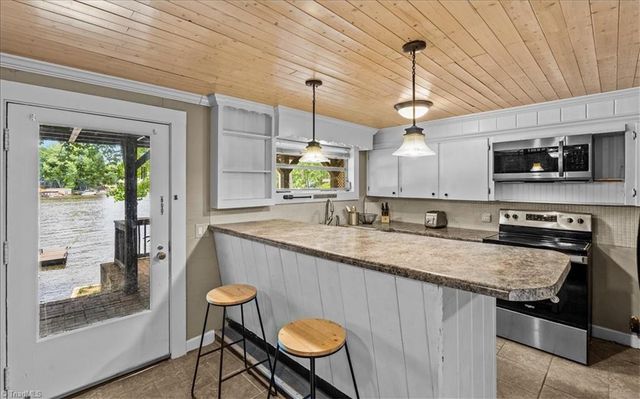 718 Lake Drive 9, Lexington, NC 27292