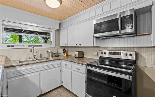 718 Lake Drive 9, Lexington, NC 27292