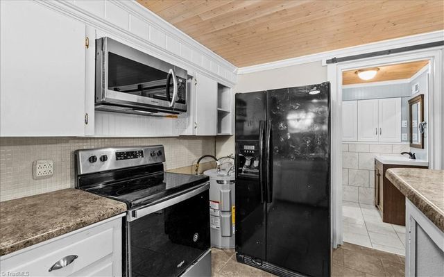 718 Lake Drive 9, Lexington, NC 27292