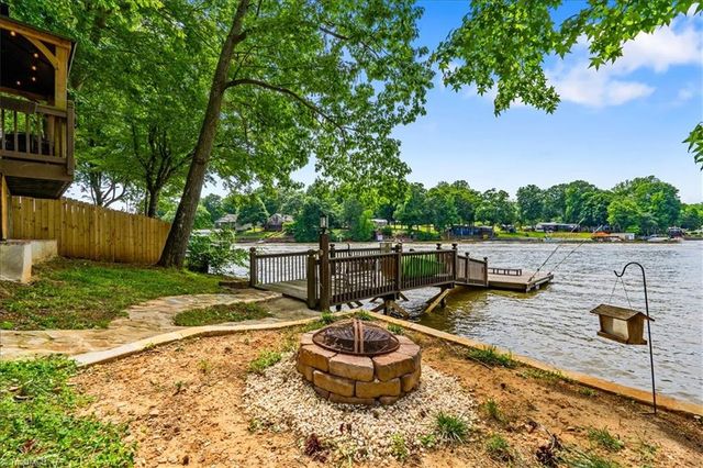 718 Lake Drive 9, Lexington, NC 27292