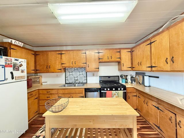 195 Pleasant Hill Drive, Battle Mountain, NV 89820