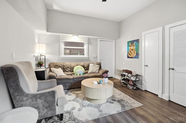 2149 W Clifton Avenue, Cincinnati, OH 45219