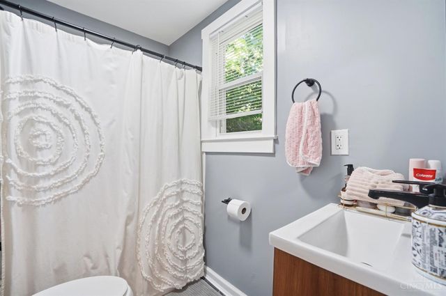 2149 W Clifton Avenue, Cincinnati, OH 45219