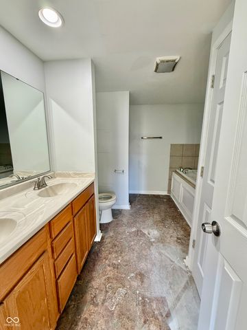 52 Fountain Lake Drive, Greenfield, IN 46140