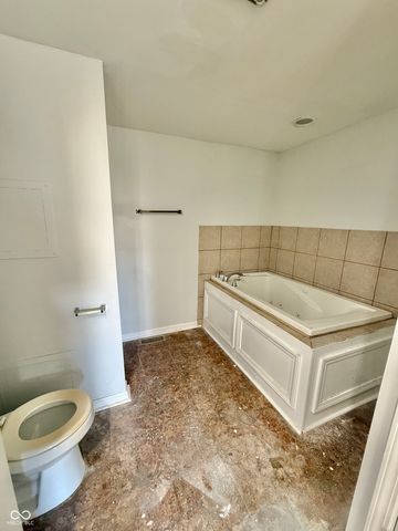 52 Fountain Lake Drive, Greenfield, IN 46140