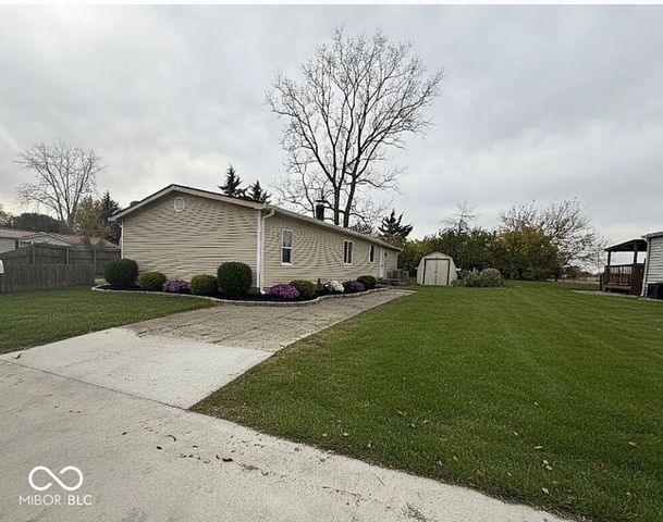 52 Fountain Lake Drive, Greenfield, IN 46140