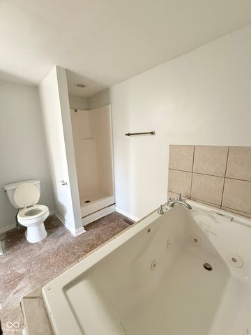 52 Fountain Lake Drive, Greenfield, IN 46140