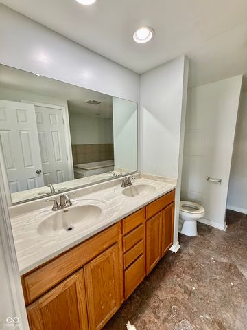 52 Fountain Lake Drive, Greenfield, IN 46140