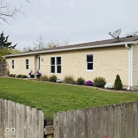 52 Fountain Lake Drive, Greenfield, IN 46140