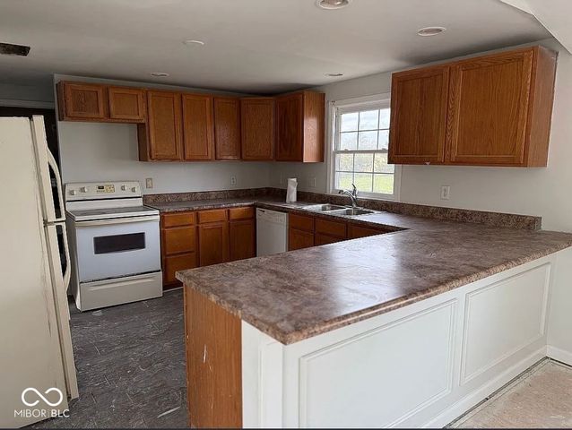 52 Fountain Lake Drive, Greenfield, IN 46140