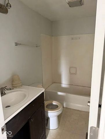 52 Fountain Lake Drive, Greenfield, IN 46140