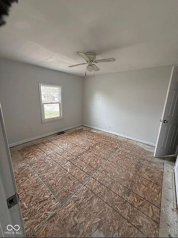 52 Fountain Lake Drive, Greenfield, IN 46140